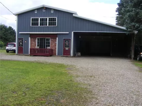 10249 Mckinstry Rd, Delevan, NY 14042