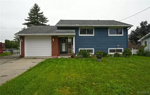 3846 Lynn Dr, Orchard Park, NY 14127