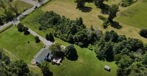 10430 Cedar Rd, Clarence, NY 14032
