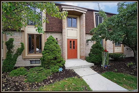 60 Groton Dr #1, Amherst, NY 14228