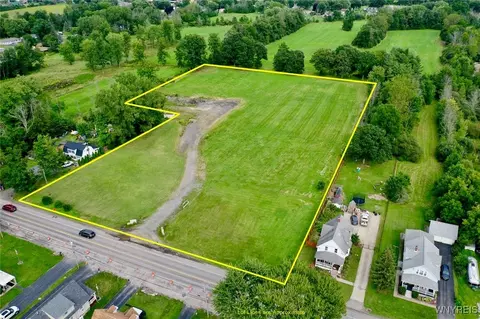 6919 Ward Rd, Wheatfield, NY 14304