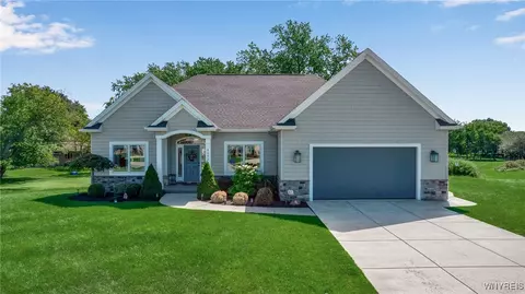 4602 Gentwood Dr, Williamsville, NY 14221