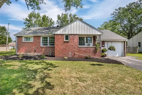 425 Cadman Dr, Amherst, NY 14221