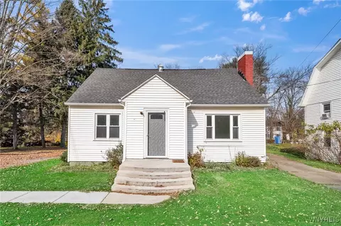 56 Garfield St, Holland, NY 14080