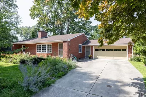 149 Castle Hill Rd, Aurora, NY 14052