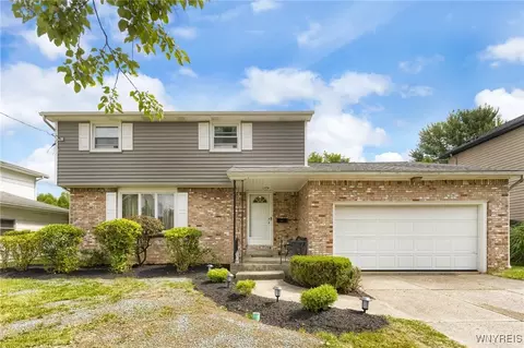 36 Albert Dr, Lancaster, NY 14086
