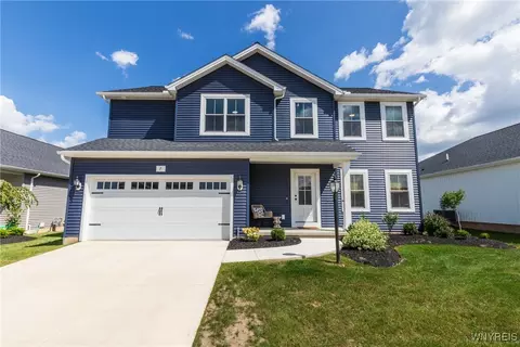 7 Kaitlyn Ct, Grand Island, NY 14072