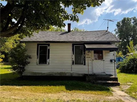 323 Rumbold Ave, North Tonawanda, NY 14120