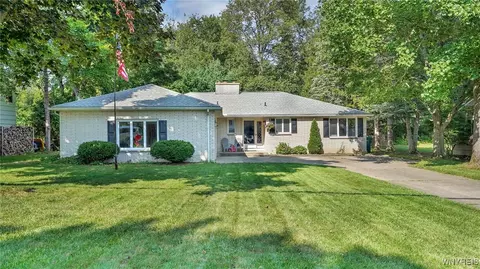 4846 Best St, Hamburg, NY 14075