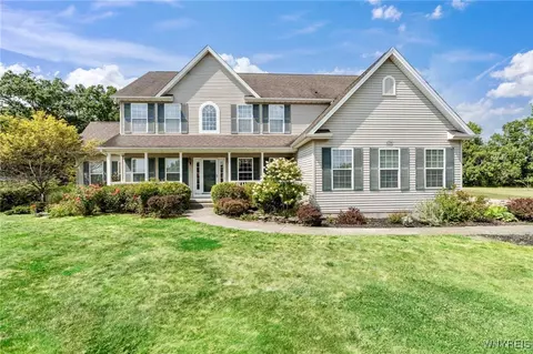6954 Goldfinch Ct, Wheatfield, NY 14120