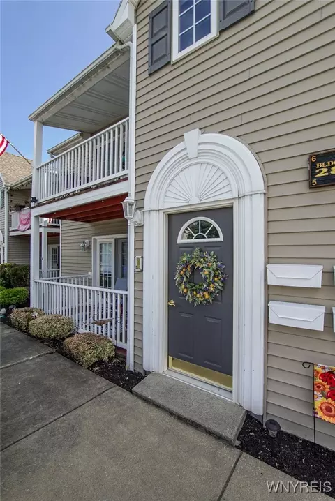 28 Brookfield Ln #6, Cheektowaga, NY 14227