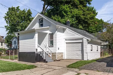 79 Monroe St, Lockport, NY 14094