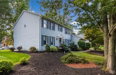 2 Waxwing Ln, East Amherst, NY 14051