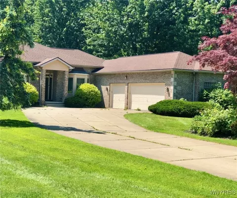 4396 Autumn Ln, Lewiston, NY 14092