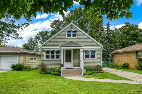 137 Woodcrest Dr, Amherst, NY 14226
