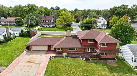 5192 East Pkwy, Hamburg, NY 14075