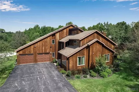 1430 Blakeley Rd, Aurora, NY 14052