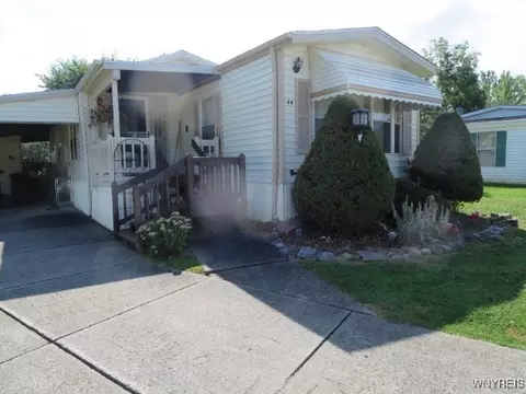 44 Windridge Ln, Hamburg, NY 14075