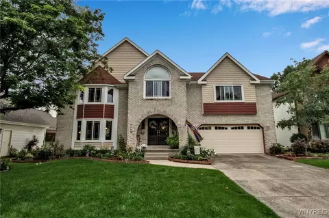 176 Londonderry Ln, Getzville, NY 14068