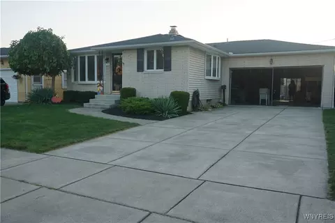 34 E Cavalier Dr, Cheektowaga, NY 14227