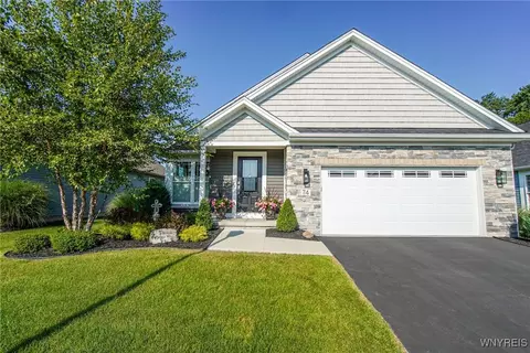 74 Grambo Dr, Lancaster, NY 14086