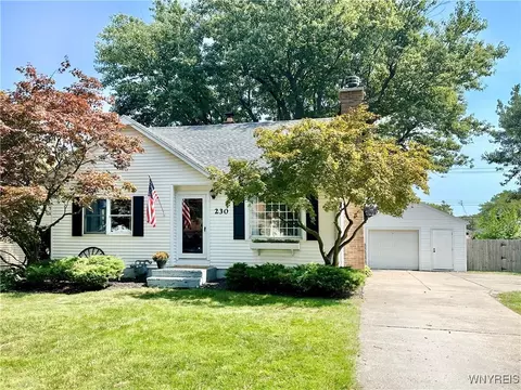 230 Royal Pkwy E, Amherst, NY 14221