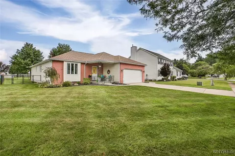 100 Michaels Walk, Lancaster, NY 14086