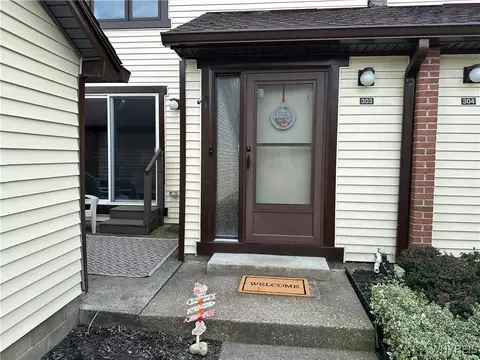 303 Charlesgate Cir, East Amherst, NY 14051