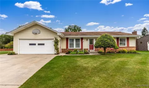 318 Woodward Dr, West Seneca, NY 14224
