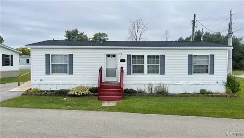 1477 Center Dr, Alden, NY 14004