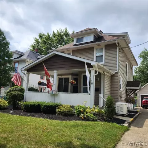 21 Woodlawn Ave, Lancaster, NY 14086