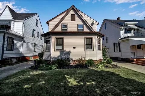 697 Eggert Rd, Buffalo, NY 14215
