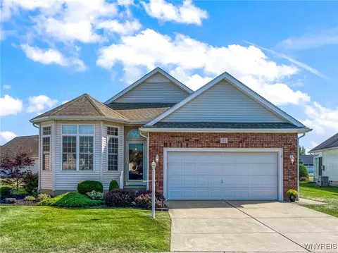 13 Starling Ct, Wheatfield, NY 14120