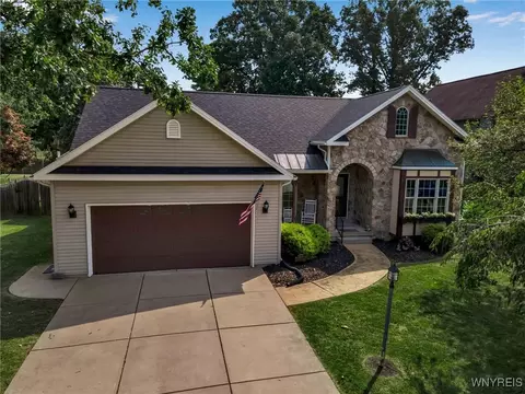 4795 Oakridge Ln, Lewiston, NY 14092