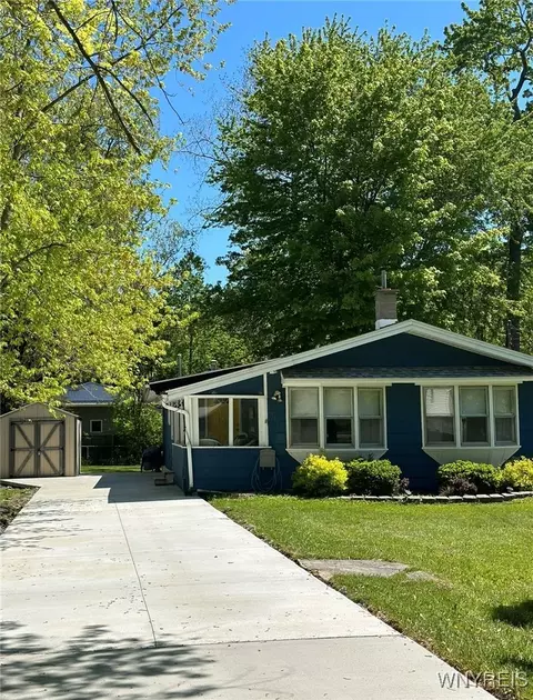 9199 Mohawk Rd, Evans, NY 14006