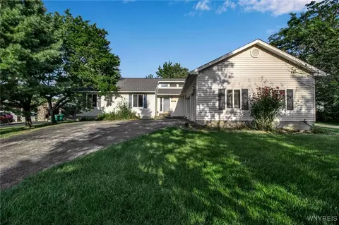 5055 Parker Rd, Hamburg, NY 14075