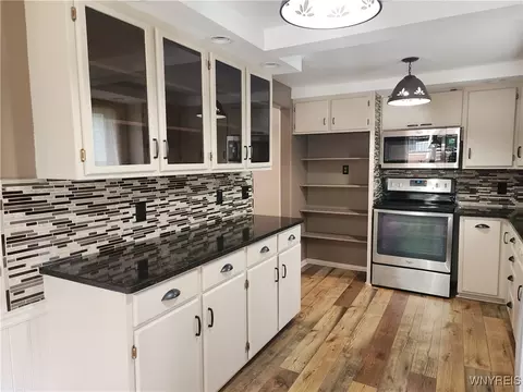 518 Davis Ave, Ridgeway, NY 14103 photo 4