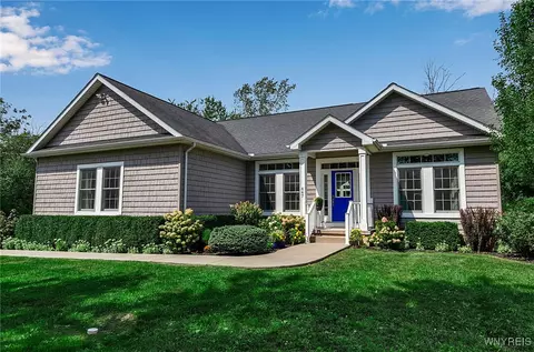 647 Williams Rd, Grand Island, NY 14072