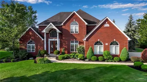8165 Driftwood Ct, Buffalo, NY 14221