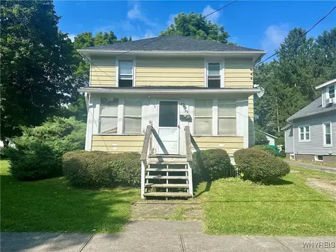 33 Benedict St, Perry, NY 14530