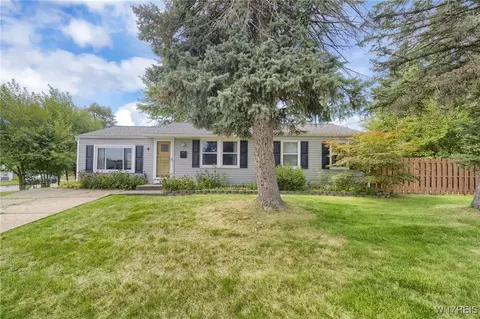 4 W Toulon Dr, Cheektowaga, NY 14227