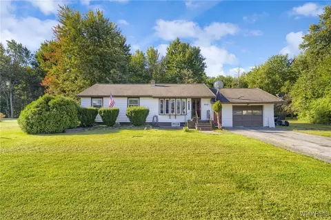9310 Fisk Rd, Royalton, NY 14001