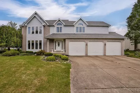 21 River Oaks Dr, Grand Island, NY 14072