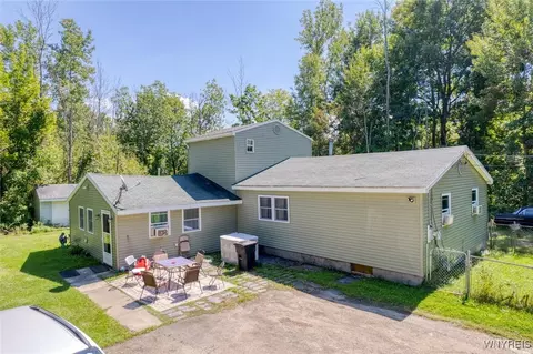 9459 Lehigh St, Evans, NY 14006