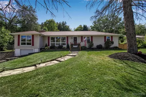 1715 Hubbard Rd, Aurora, NY 14052