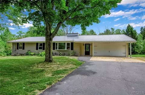 5801 Armor Duells Rd, Orchard Park, NY 14127