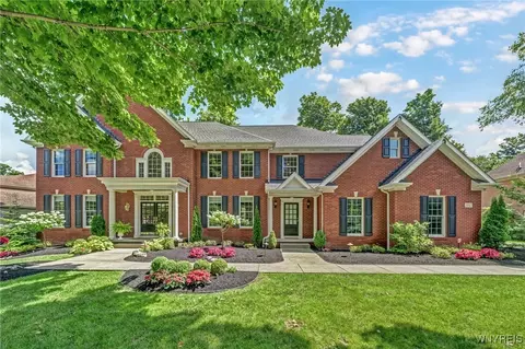 5037 Rockledge Dr, Clarence, NY 14031