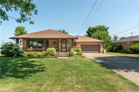 4522 Marie Dr, Hamburg, NY 14075