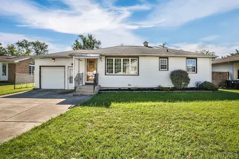 55 Mitchell Dr, Tonawanda, NY 14150