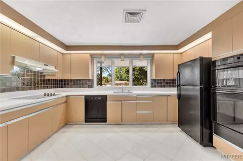 90 Deville Cir, Amherst, NY 14221 photo 8